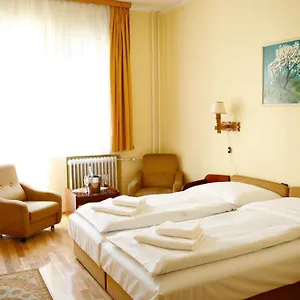 Hotel Bara Junior, Boedapest